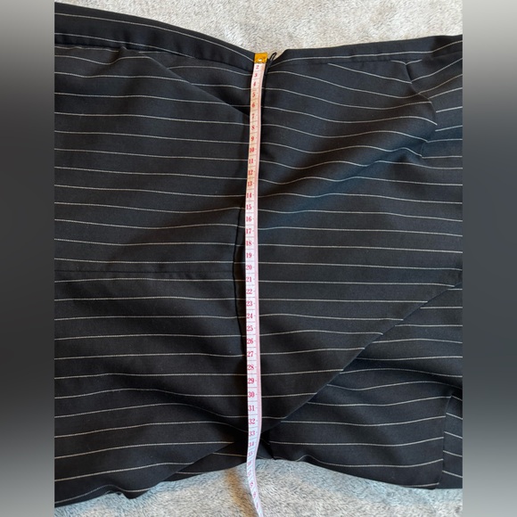 Lauren Ralph Lauren Black/White Pinstripe Wide Leg Jumpsuit Sleeveless V-Neck 2 - Picture 8 of 12